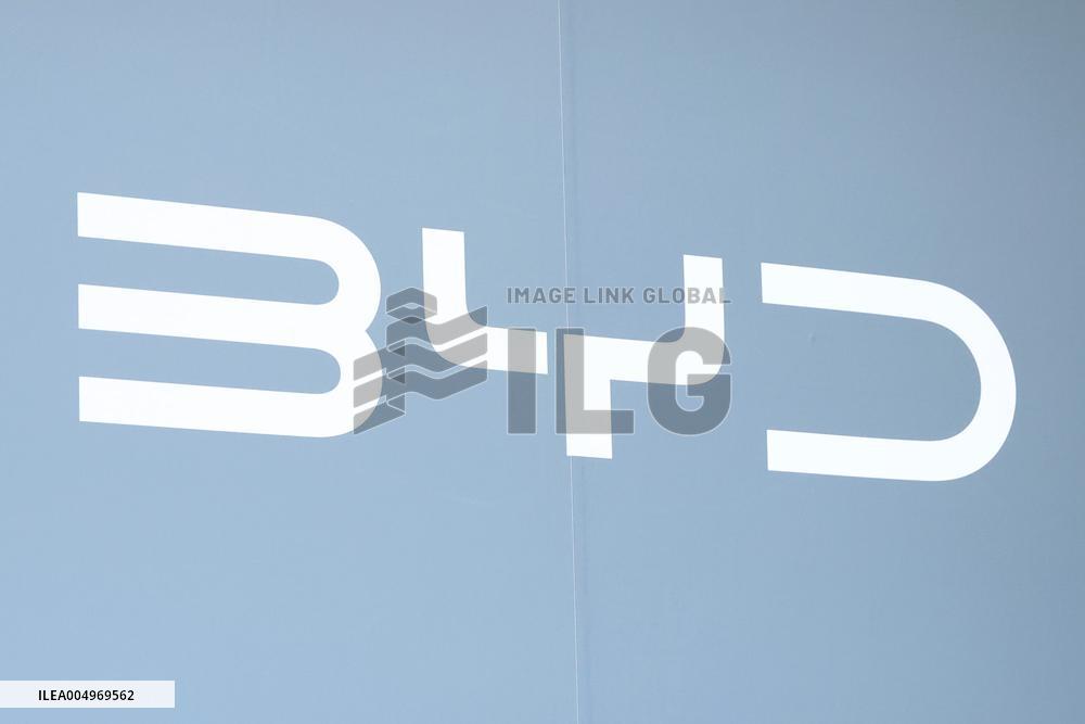 BYD (China) Signboard and Logo
