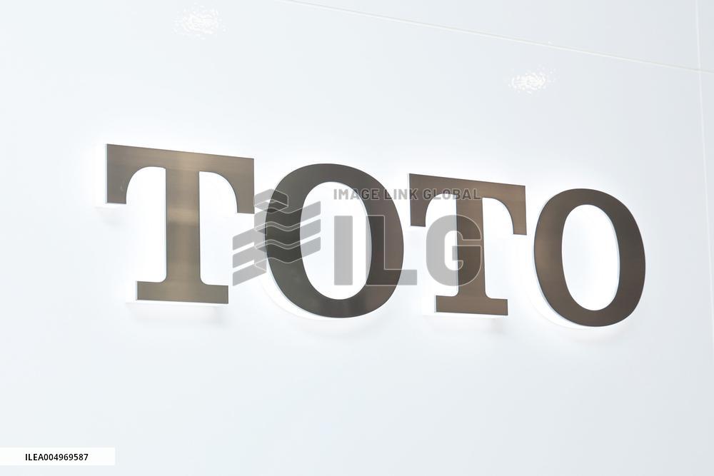TOTO sign and logo