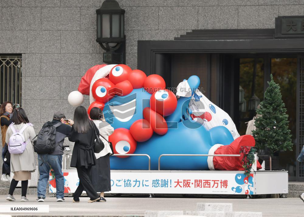 Myakumyak in a Santa Claus costume