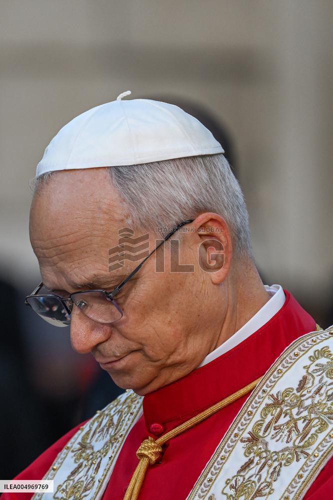 Pope Leo XIV's Traditional Homage To The Immaculate Conception - Rome