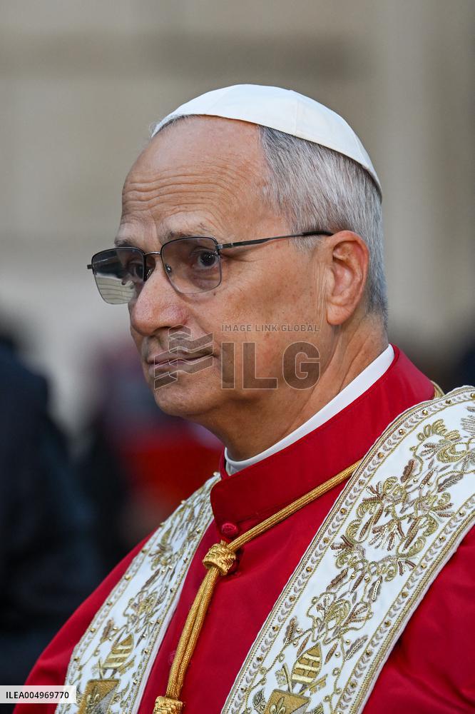 Pope Leo XIV's Traditional Homage To The Immaculate Conception - Rome