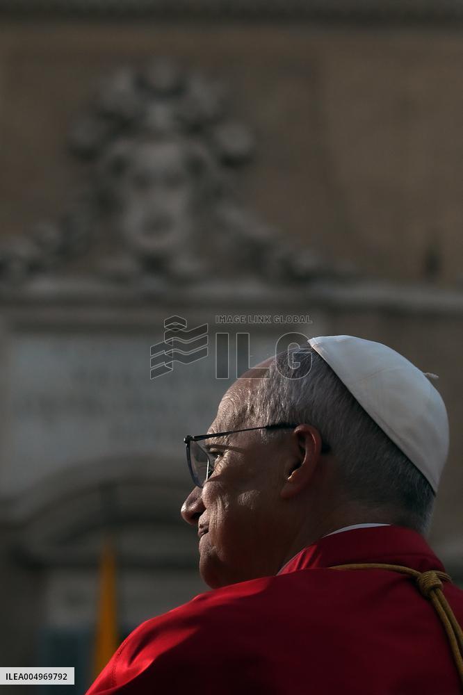 Pope Leo XIV's Traditional Homage To The Immaculate Conception - Rome