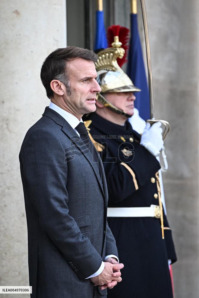Emmanuel Macron welcomes Romania Nicusor at the Elysee FA