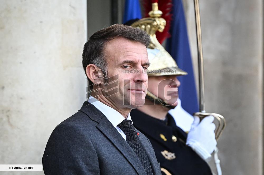 Emmanuel Macron welcomes Romania Nicusor at the Elysee FA