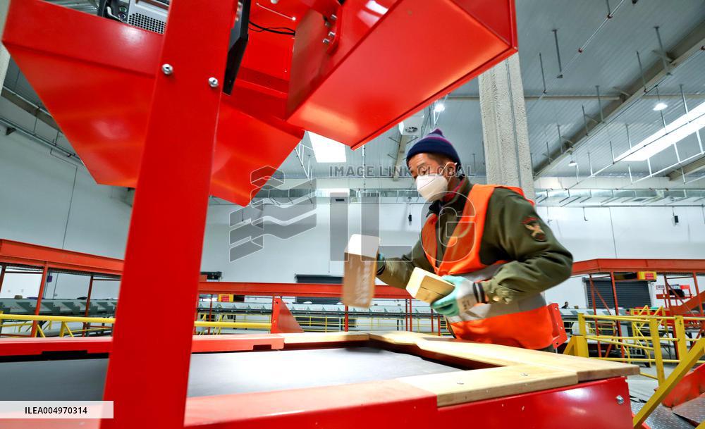 Intelligent Sorting Warehouse for Express Delivery