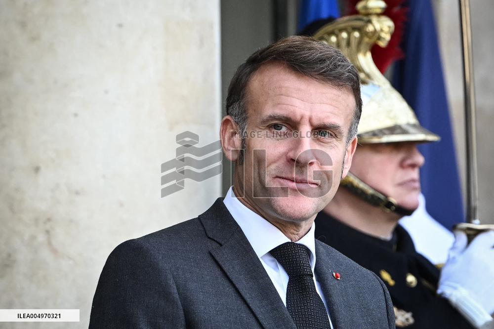 Emmanuel Macron welcomes Romania Nicusor at the Elysee FA