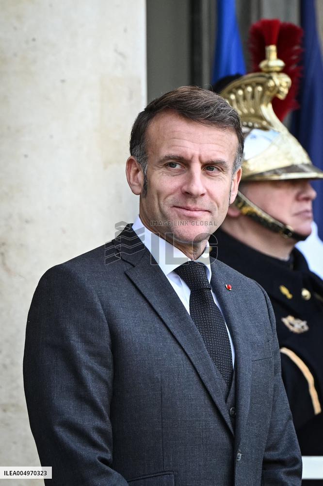 Emmanuel Macron welcomes Romania Nicusor at the Elysee FA