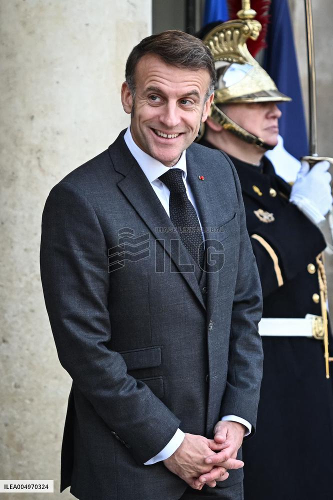 Emmanuel Macron welcomes Romania Nicusor at the Elysee FA