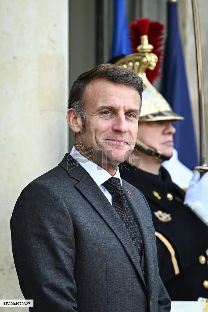Emmanuel Macron welcomes Romania Nicusor at the Elysee FA
