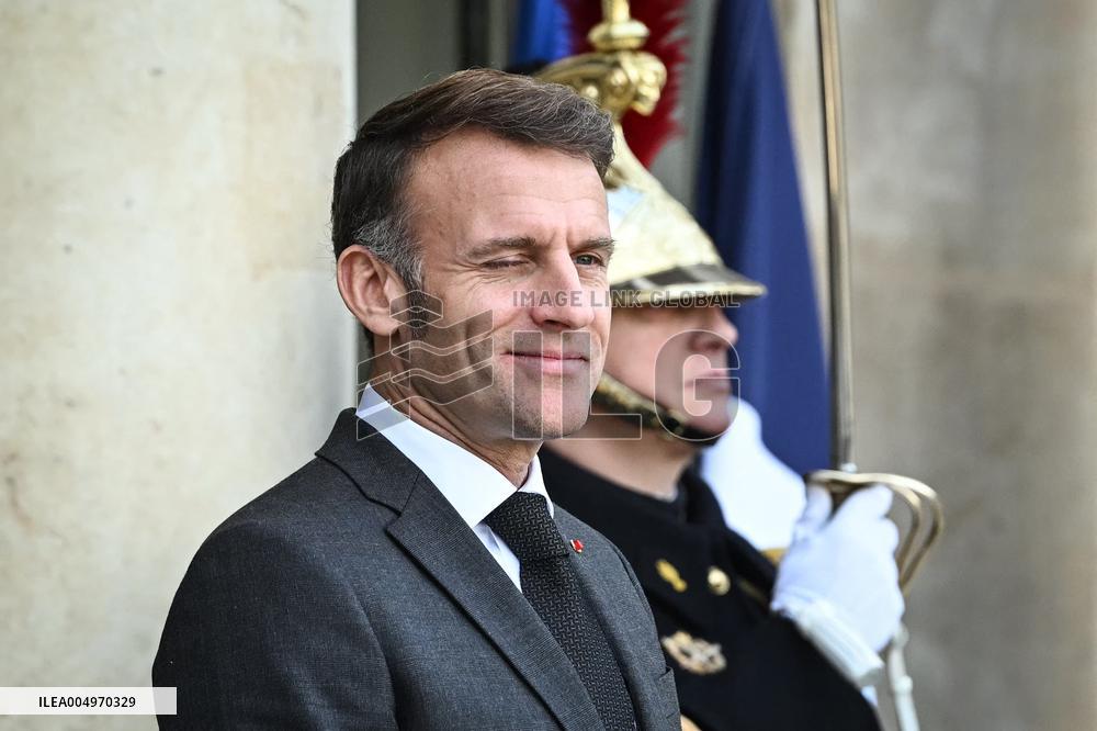 Emmanuel Macron welcomes Romania Nicusor at the Elysee FA