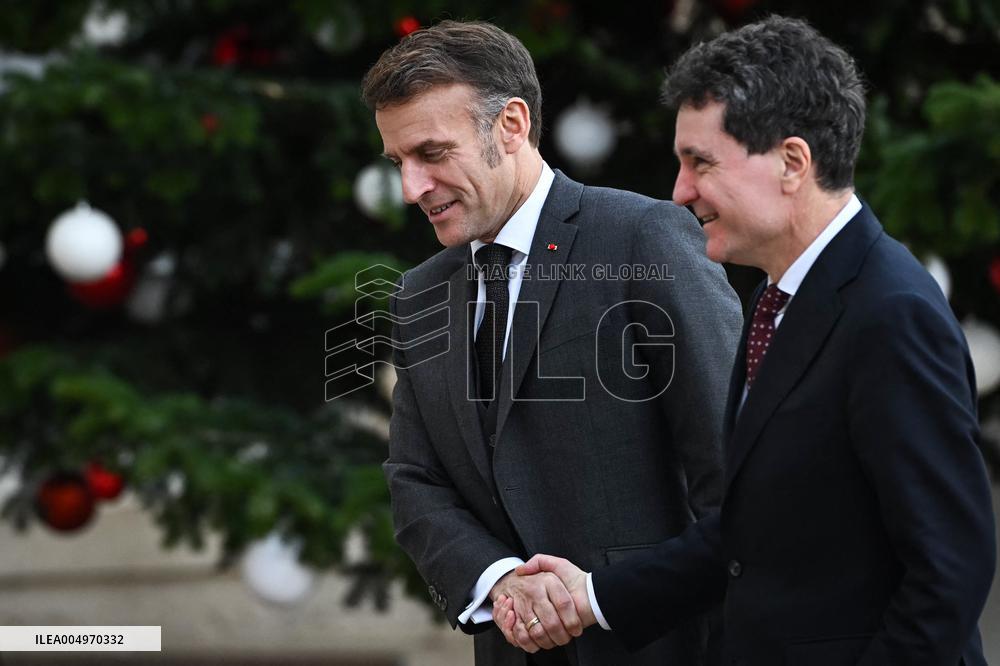 Emmanuel Macron welcomes Romania Nicusor at the Elysee FA