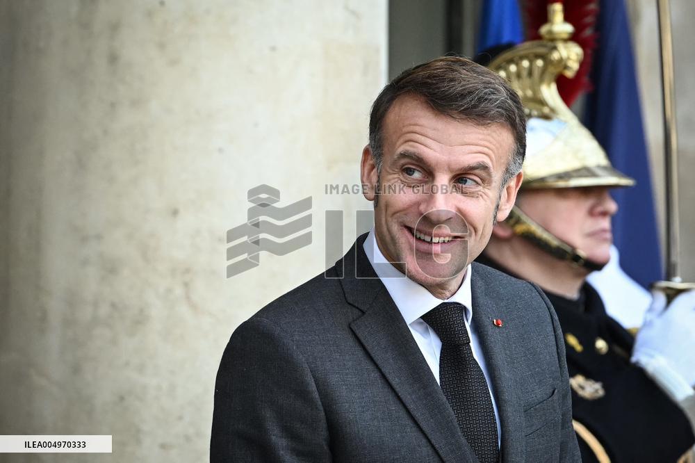 Emmanuel Macron welcomes Romania Nicusor at the Elysee FA