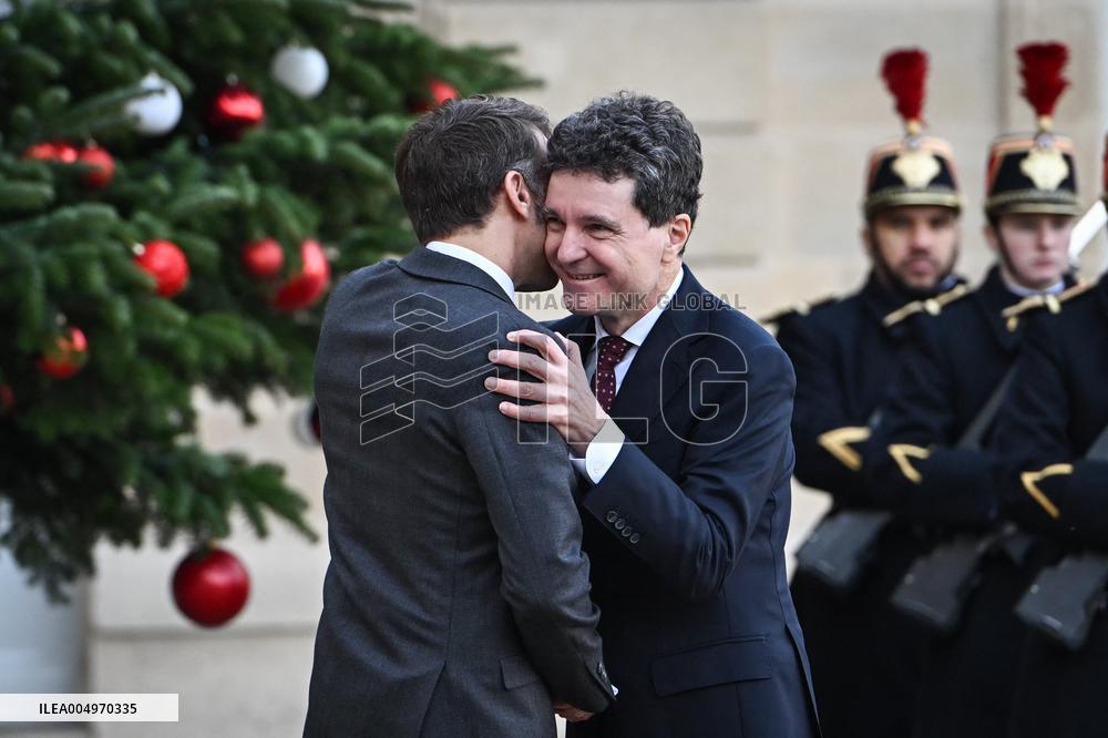 Emmanuel Macron welcomes Romania Nicusor at the Elysee FA