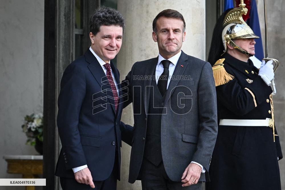 Emmanuel Macron welcomes Romania Nicusor at the Elysee FA