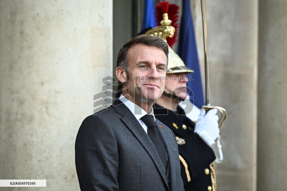 Emmanuel Macron welcomes Romania Nicusor at the Elysee FA