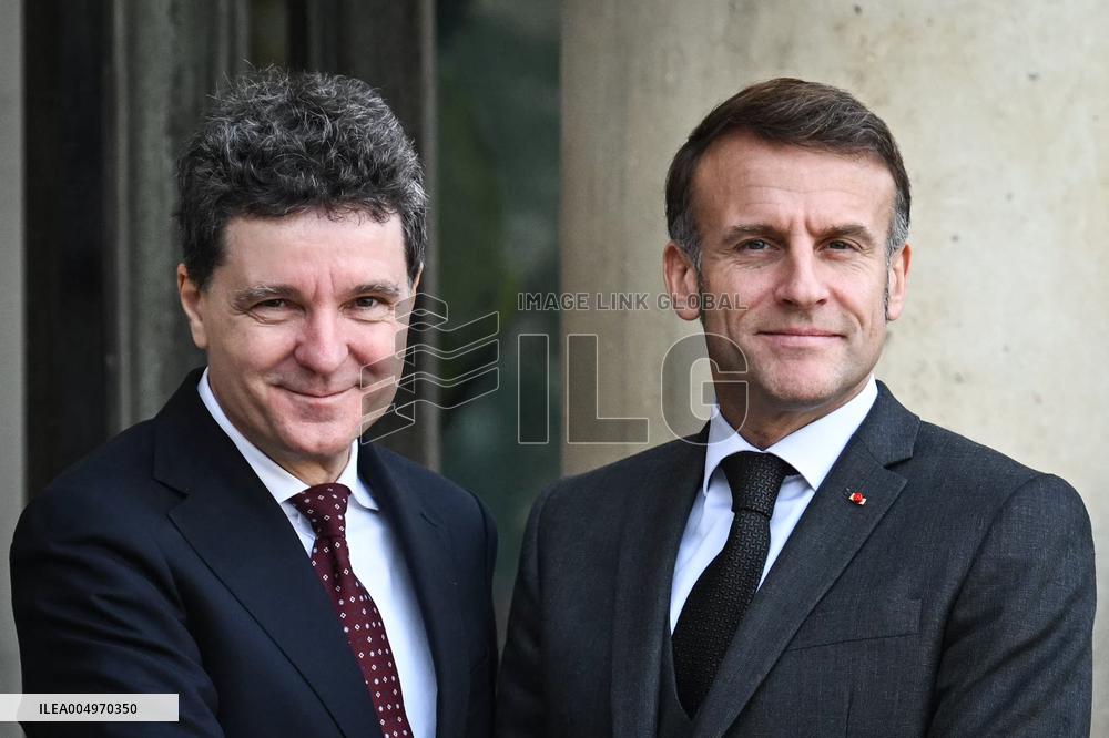 Emmanuel Macron welcomes Romania Nicusor at the Elysee FA