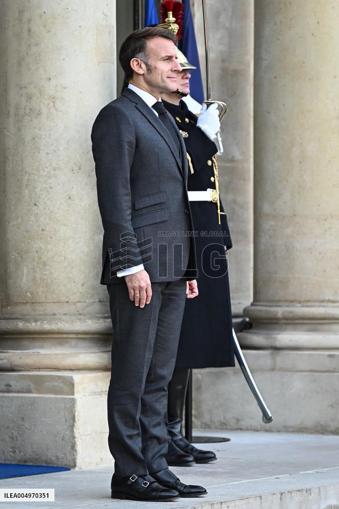 Emmanuel Macron welcomes Romania Nicusor at the Elysee FA