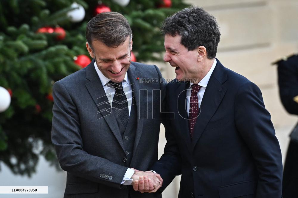 Emmanuel Macron welcomes Romania Nicusor at the Elysee FA