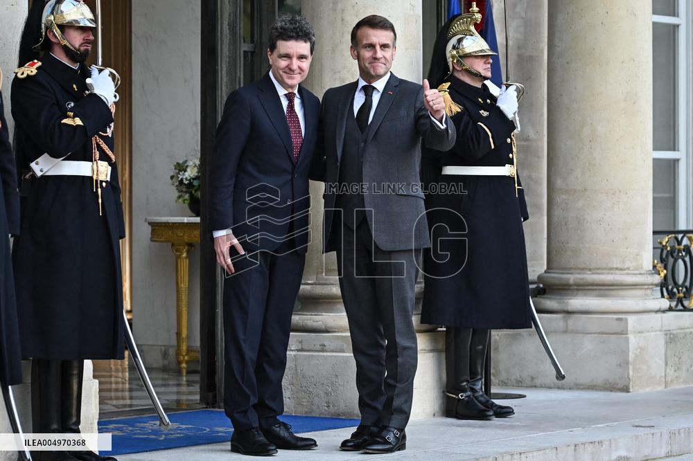 Emmanuel Macron welcomes Romania Nicusor at the Elysee FA