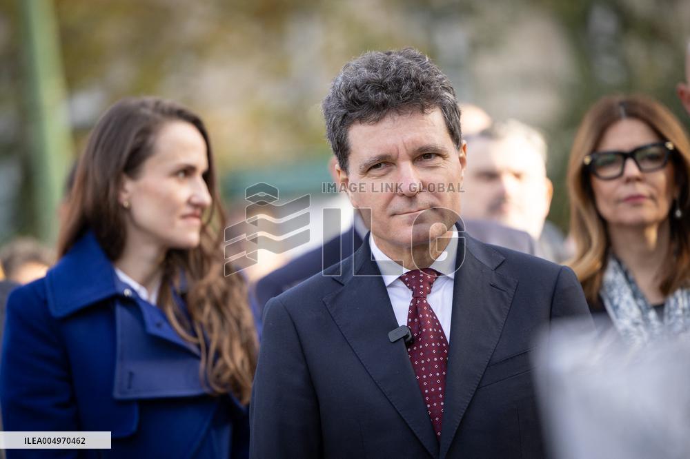 Inauguration of the Nicolae Titulescu walkway by Anne Hidalgo and the President of Romania - Paris AJ