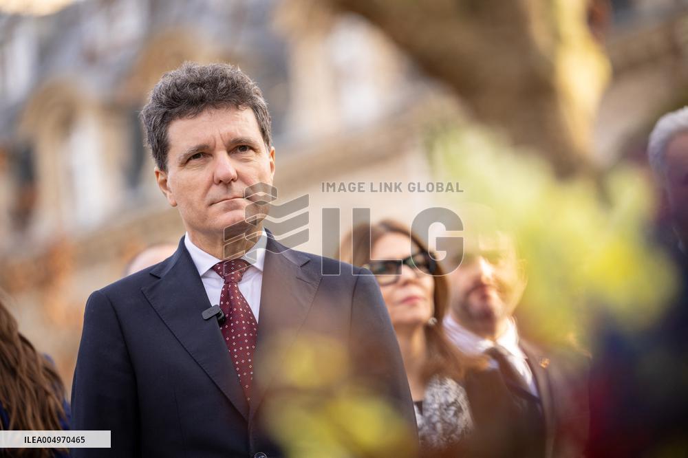 Inauguration of the Nicolae Titulescu walkway by Anne Hidalgo and the President of Romania - Paris AJ
