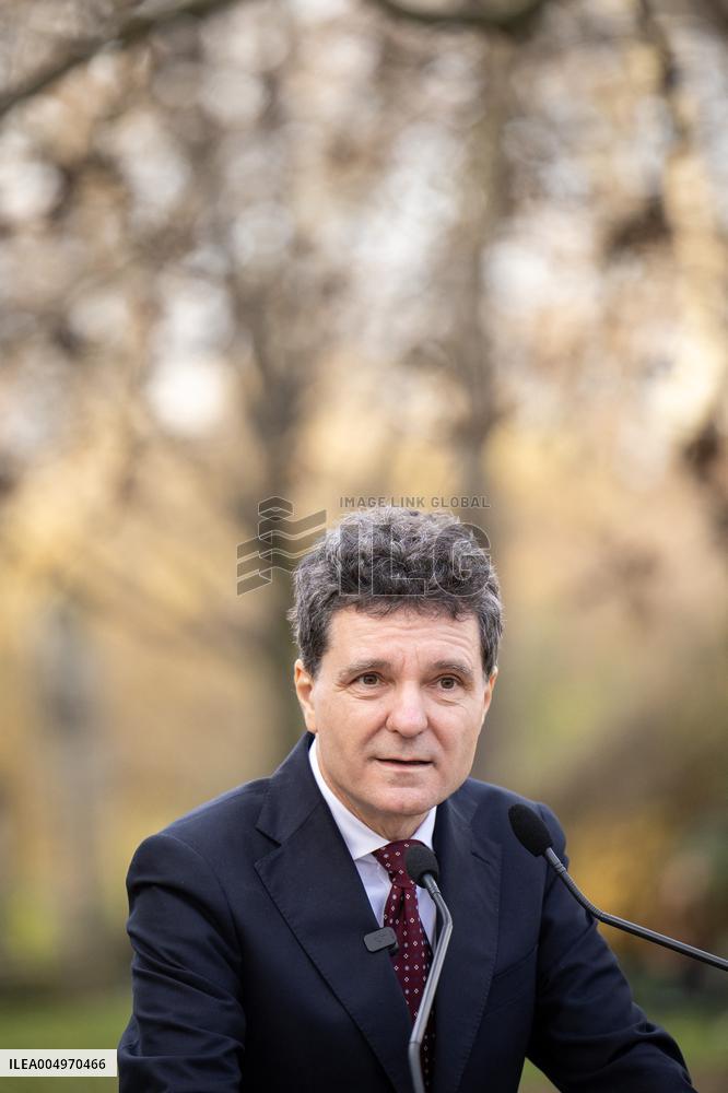 Inauguration of the Nicolae Titulescu walkway by Anne Hidalgo and the President of Romania - Paris AJ