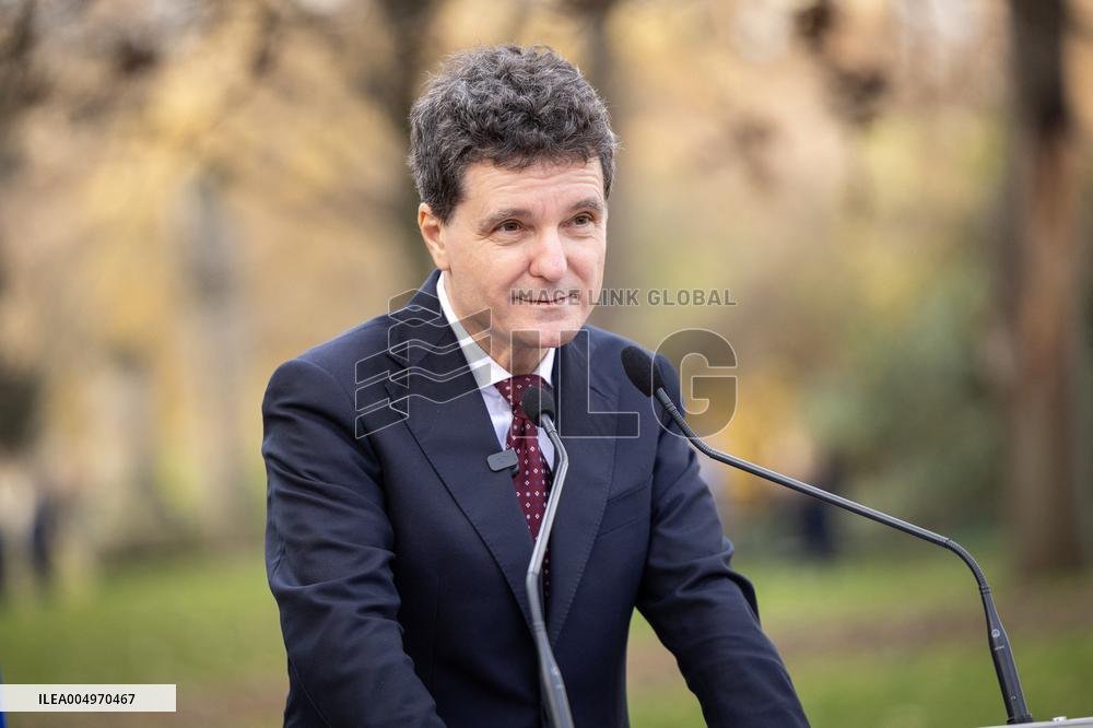 Inauguration of the Nicolae Titulescu walkway by Anne Hidalgo and the President of Romania - Paris AJ