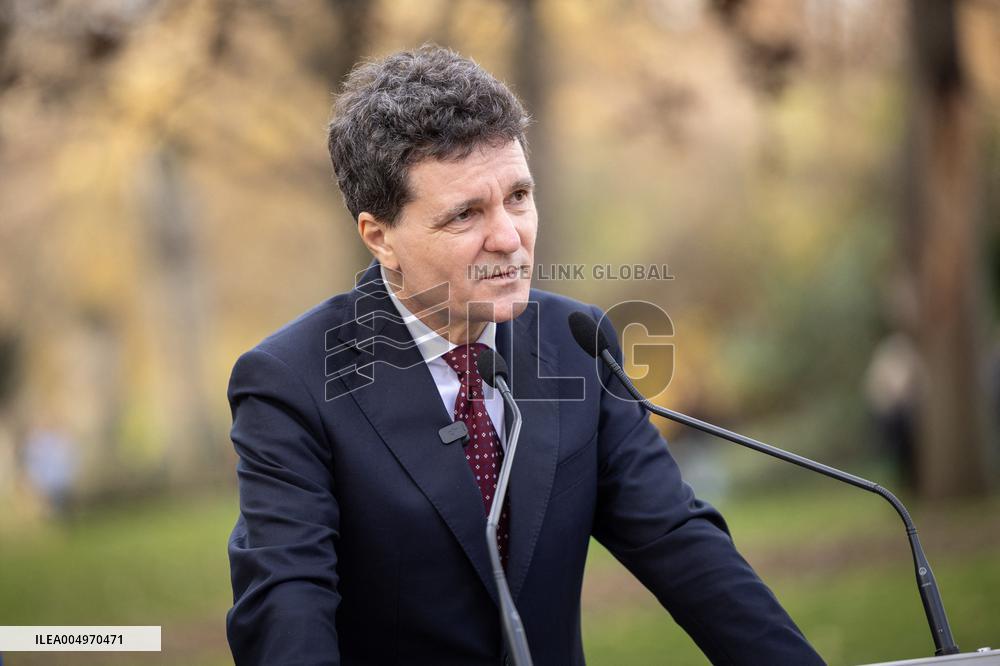 Inauguration of the Nicolae Titulescu walkway by Anne Hidalgo and the President of Romania - Paris AJ