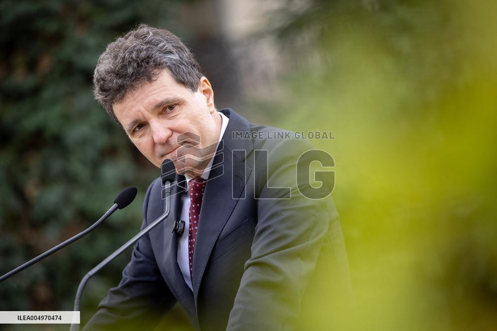 Inauguration of the Nicolae Titulescu walkway by Anne Hidalgo and the President of Romania - Paris AJ