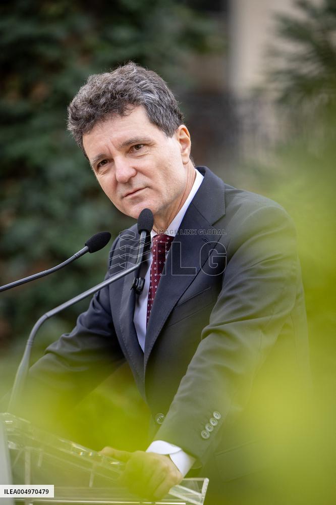 Inauguration of the Nicolae Titulescu walkway by Anne Hidalgo and the President of Romania - Paris AJ