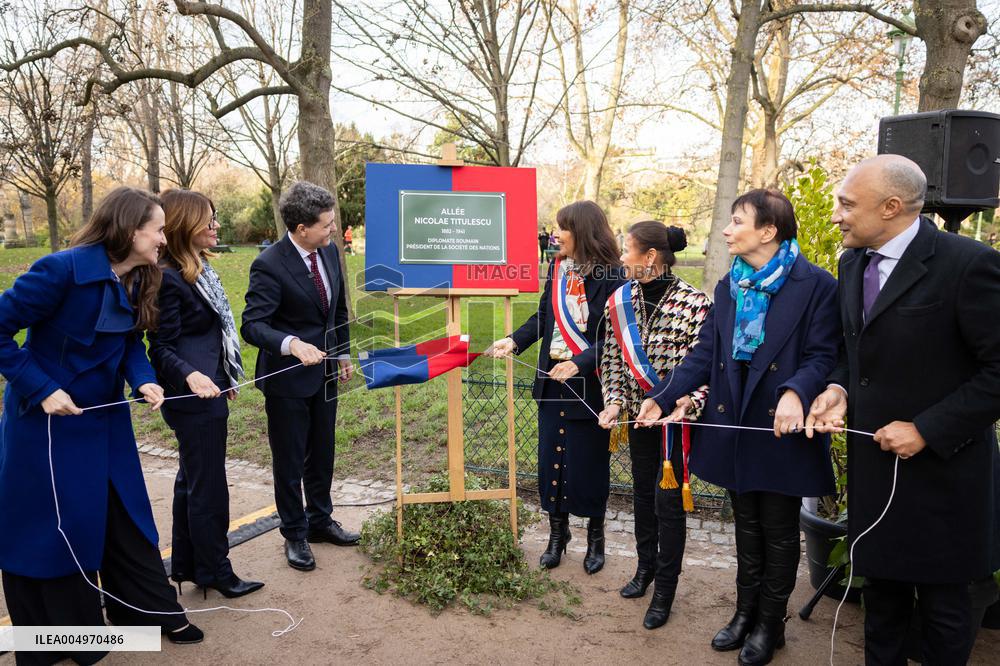 Inauguration of the Nicolae Titulescu walkway by Anne Hidalgo and the President of Romania - Paris AJ