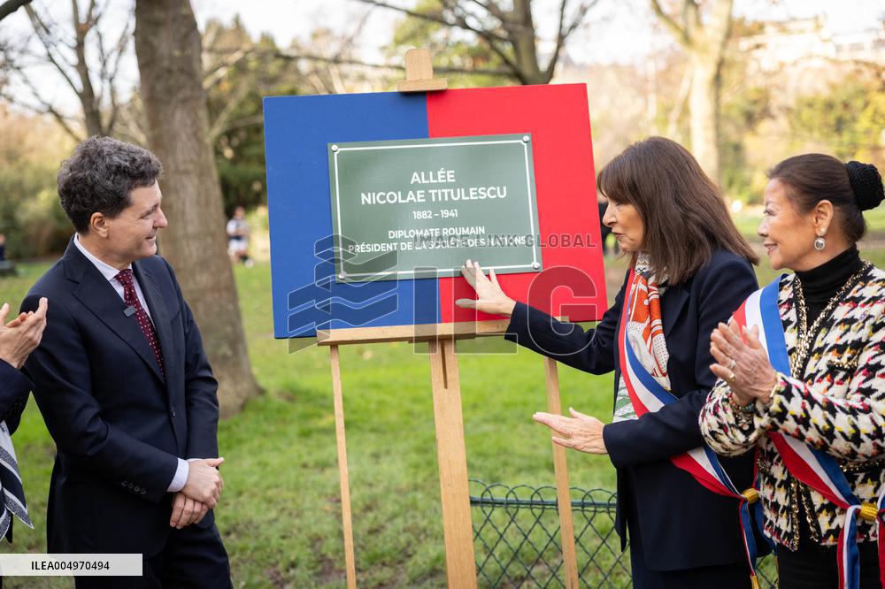 Inauguration of the Nicolae Titulescu walkway by Anne Hidalgo and the President of Romania - Paris AJ