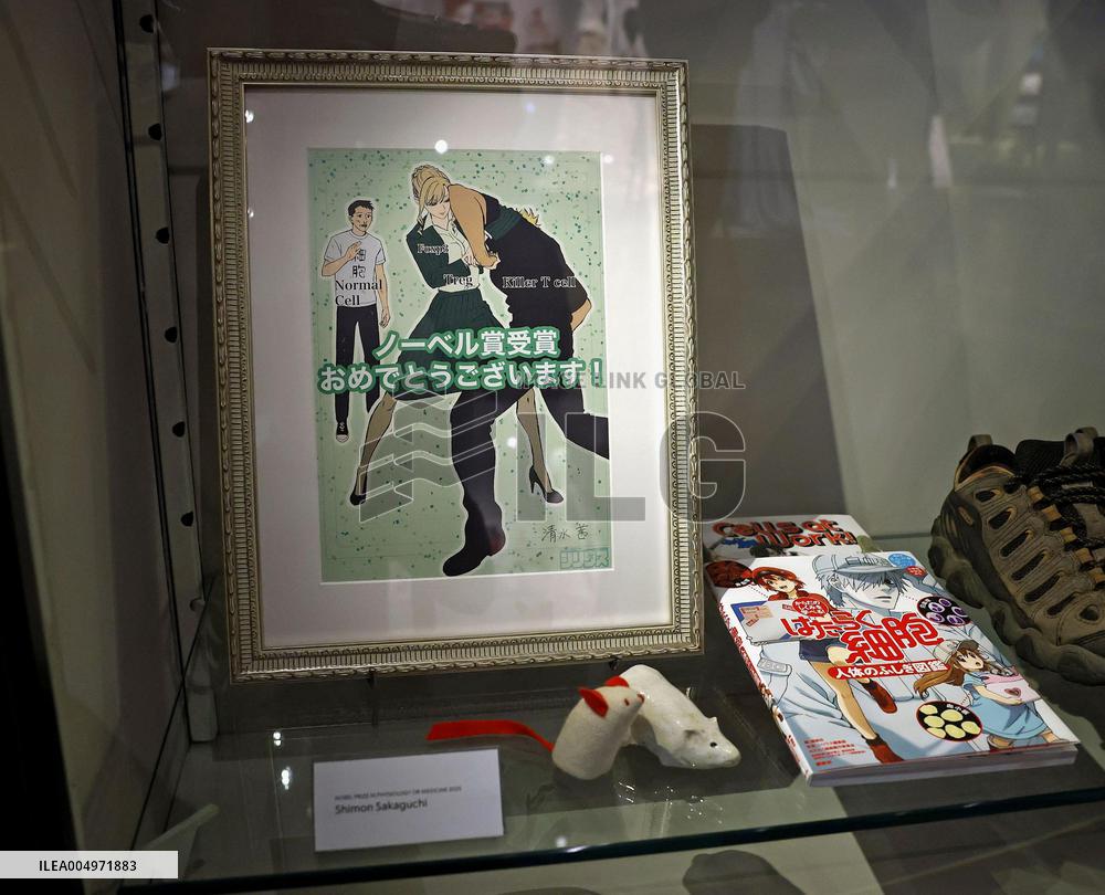 Nobel laureate Sakaguchi donates items to Nobel museum