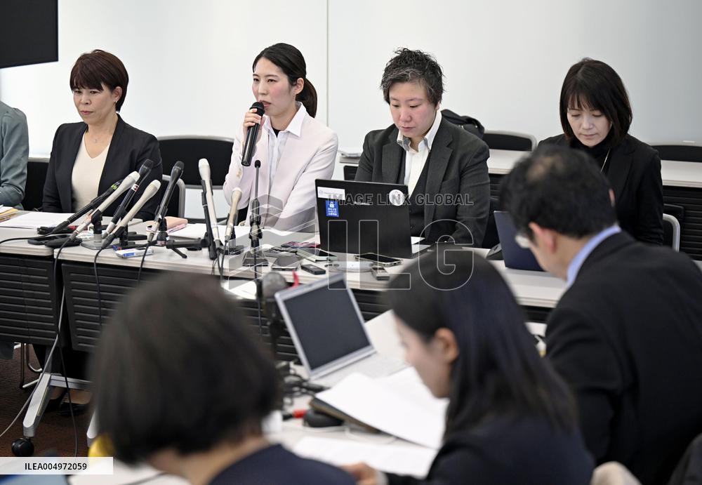 Female shogi player asks association to review pregnancy rules