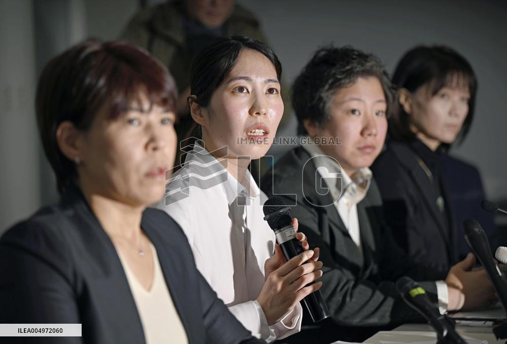Female shogi player asks association to review pregnancy rules