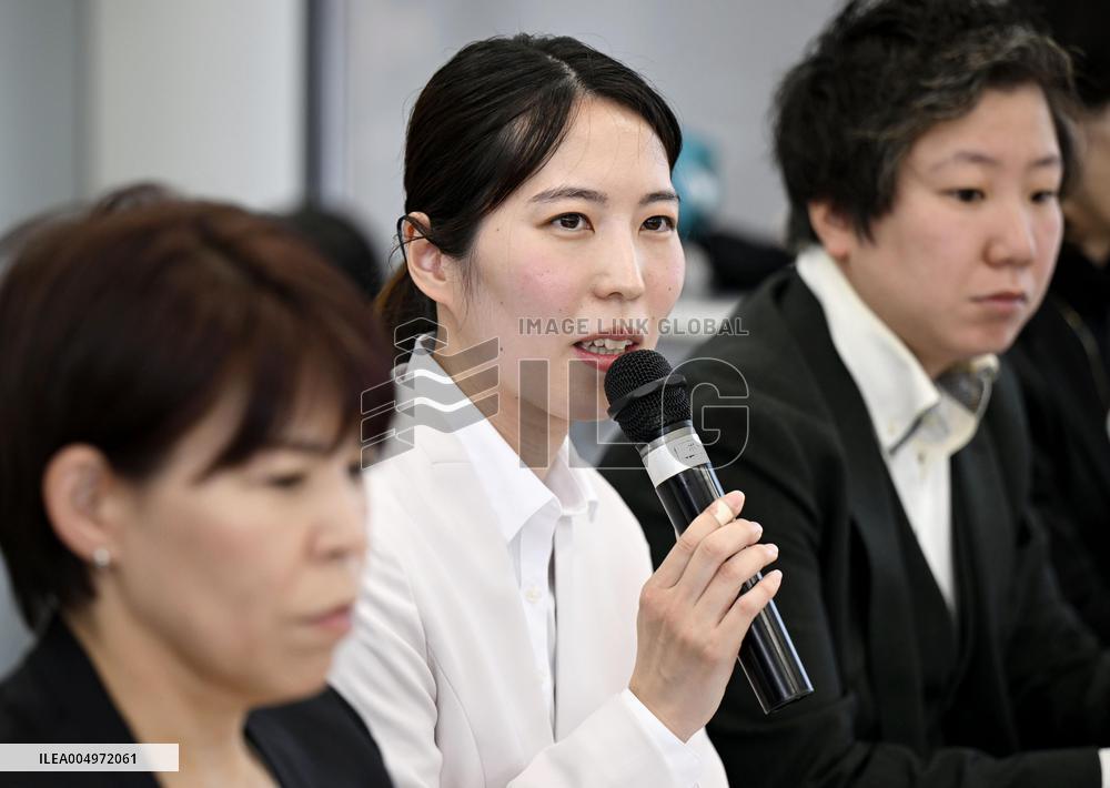 Female shogi player asks association to review pregnancy rules