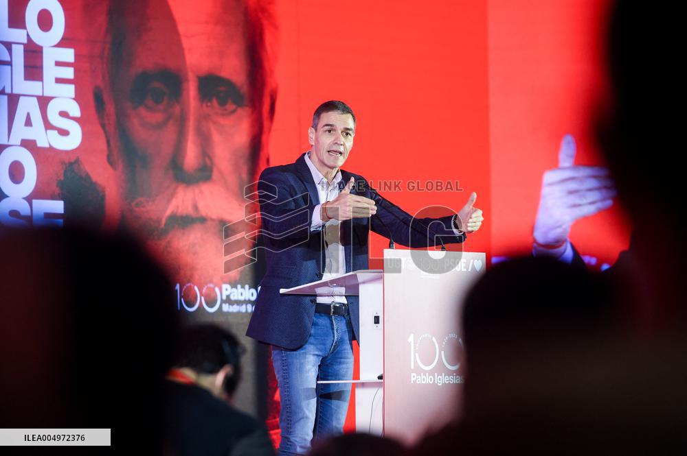 Pedro Sánchez and Pepe Álvarez take part in the event marking the centenary of the death of Pablo Iglesias Posse