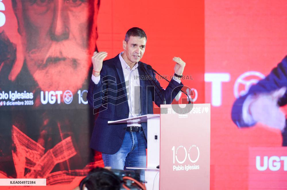 Pedro Sánchez and Pepe Álvarez take part in the event marking the centenary of the death of Pablo Iglesias Posse