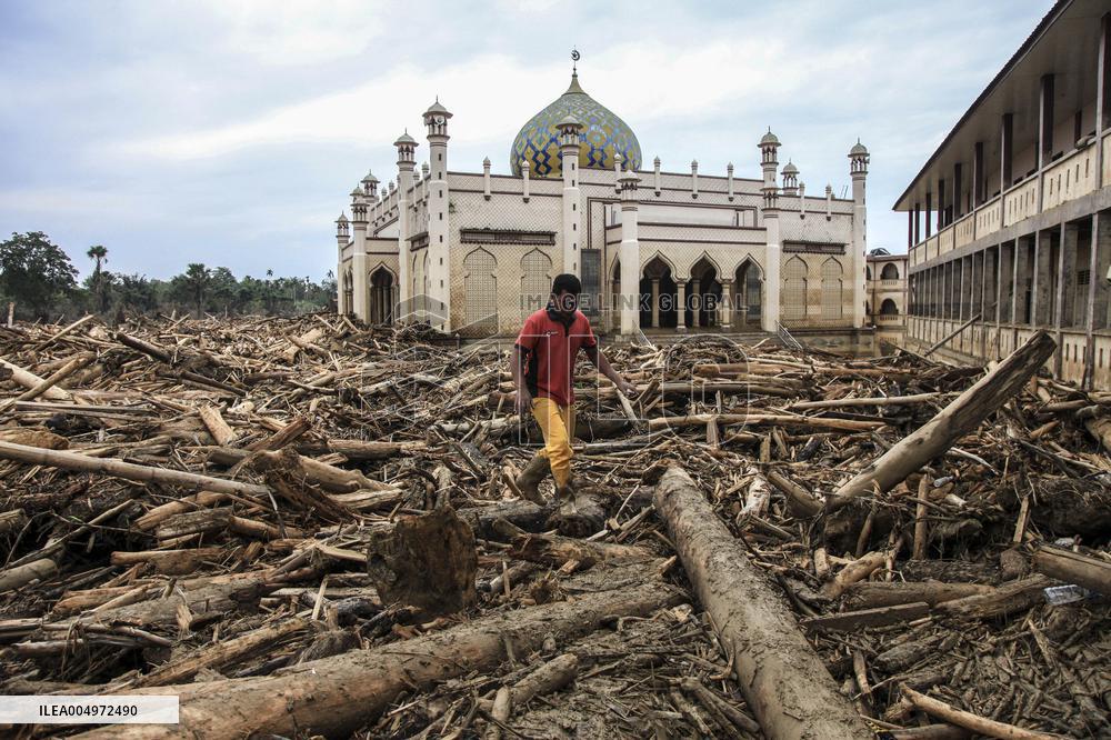 Landslides Destroy Aceh Villages - Indonesia