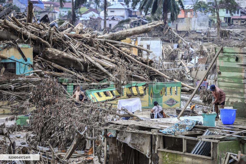 Landslides Destroy Aceh Villages - Indonesia