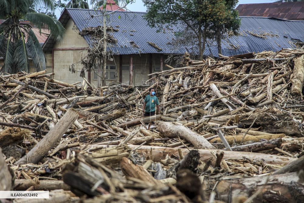 Landslides Destroy Aceh Villages - Indonesia