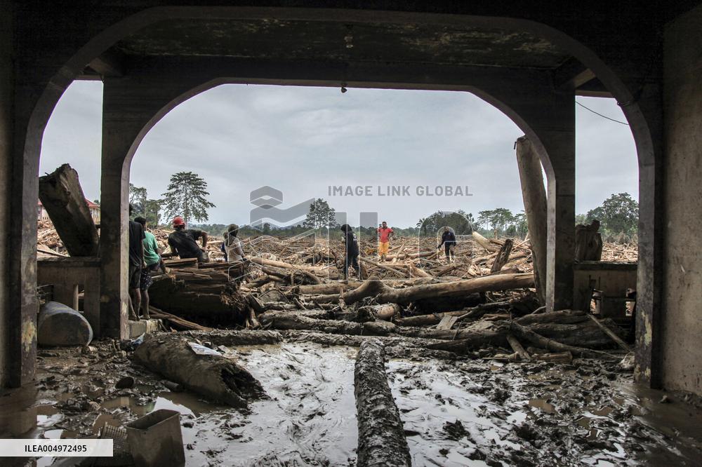 Landslides Destroy Aceh Villages - Indonesia