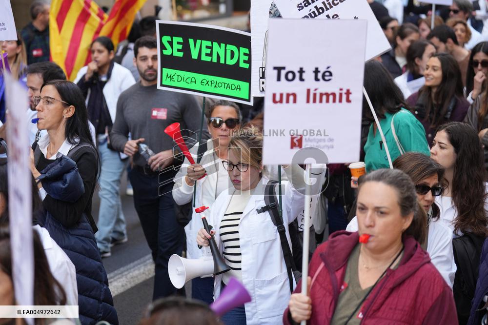 Demonstration of Metges De Catalunya for The Statewide Medical Strike - Spain