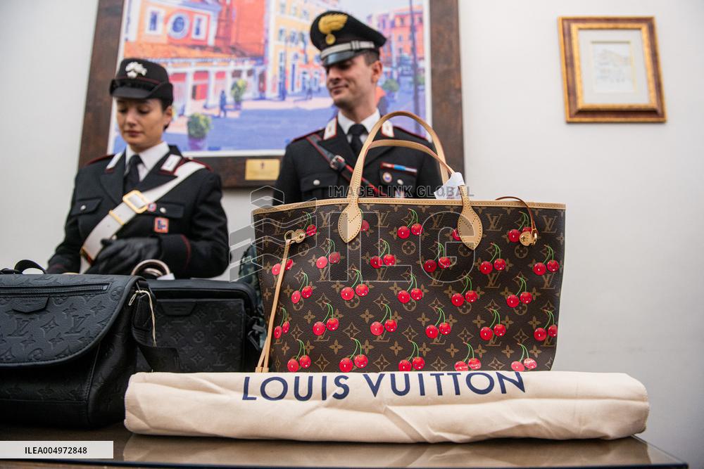 Carabinieri Return Stolen Bags In Press Conference - Rome
