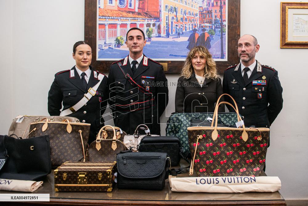 Carabinieri Return Stolen Bags In Press Conference - Rome