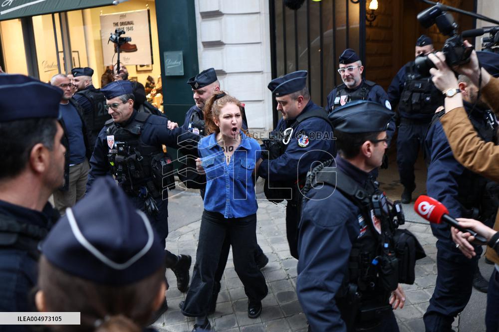Nicolas Sarkozy at His First Book Signing for Le Journal D'un Prisonnier - Paris