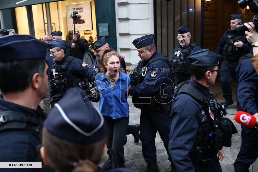 Nicolas Sarkozy at His First Book Signing for Le Journal D'un Prisonnier - Paris