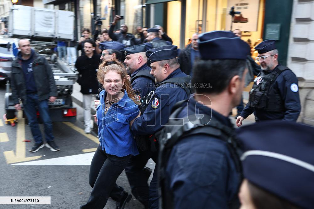 Nicolas Sarkozy at His First Book Signing for Le Journal D'un Prisonnier - Paris