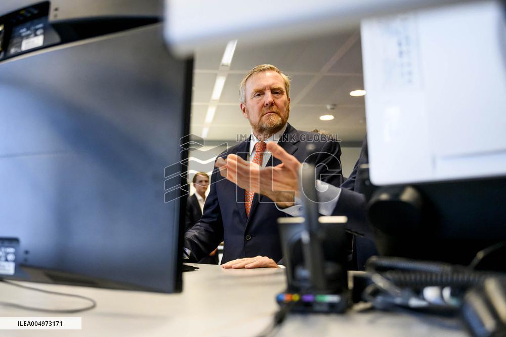 King Willem-Alexander Visits General Treasury Agency - The Hague