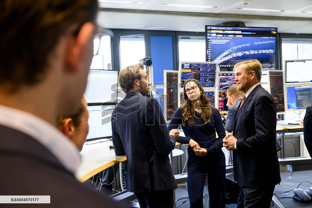 King Willem-Alexander Visits General Treasury Agency - The Hague